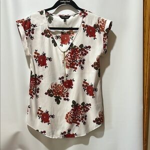 Express Floral red & white Graphic Cap Sleeve Blouse Size Small Petite